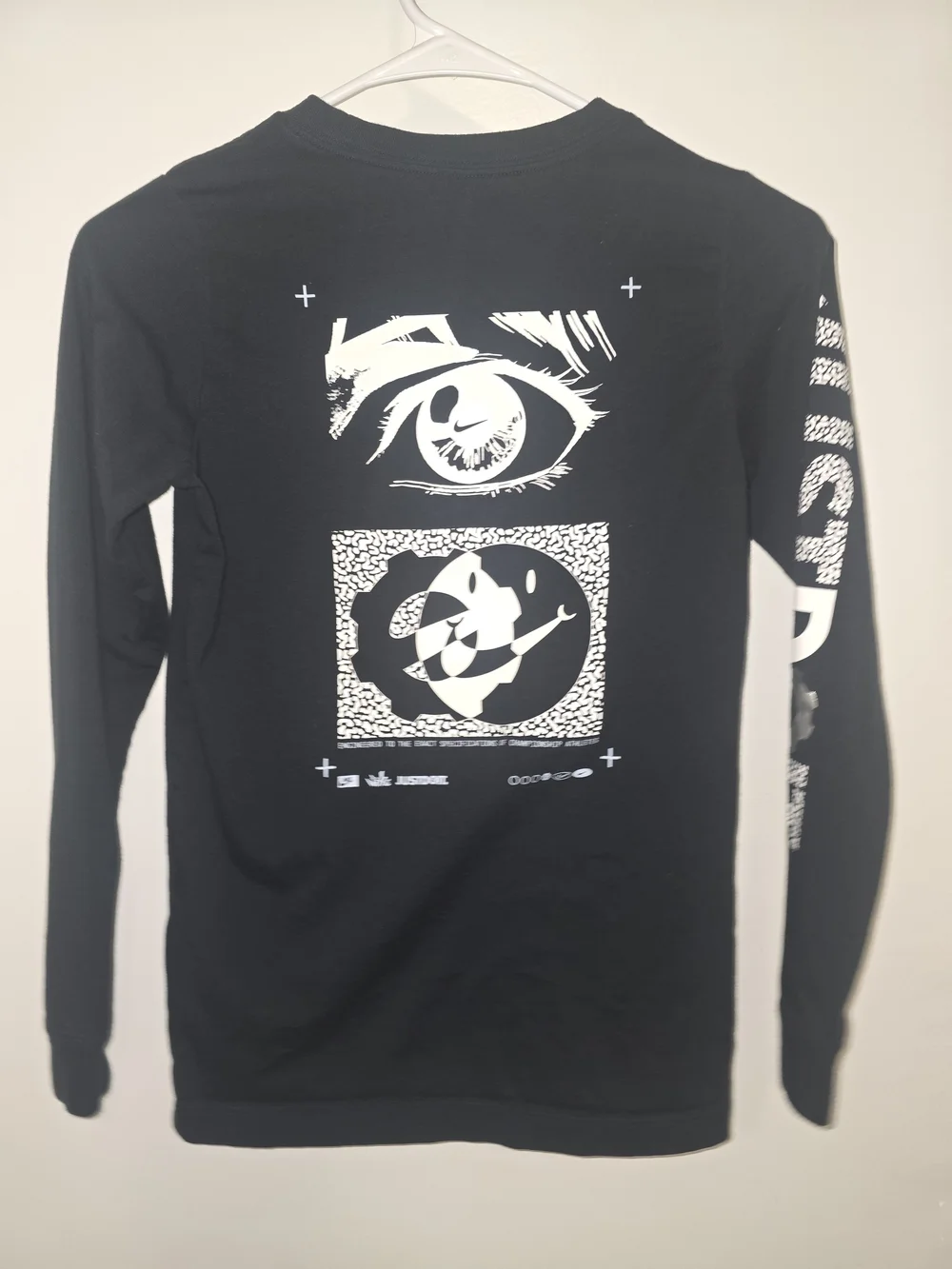 Nike Men's Black Long-Sleeve Swoosh Logo Tee